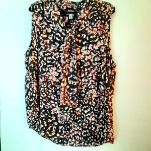 Plus Size Printed Sleeveless Black Blouse with Pink Detail
